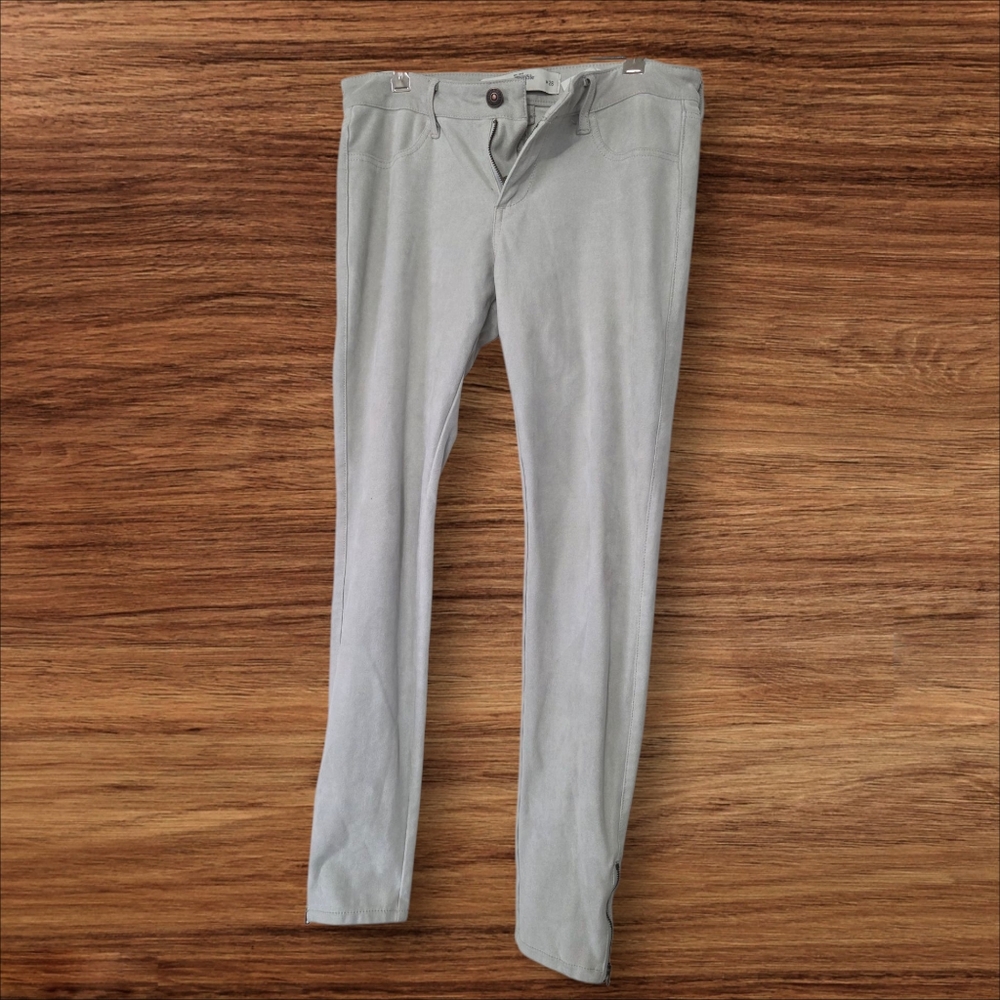 Light Gray Slim Fit Abercrombie Womans Pants Sz 2